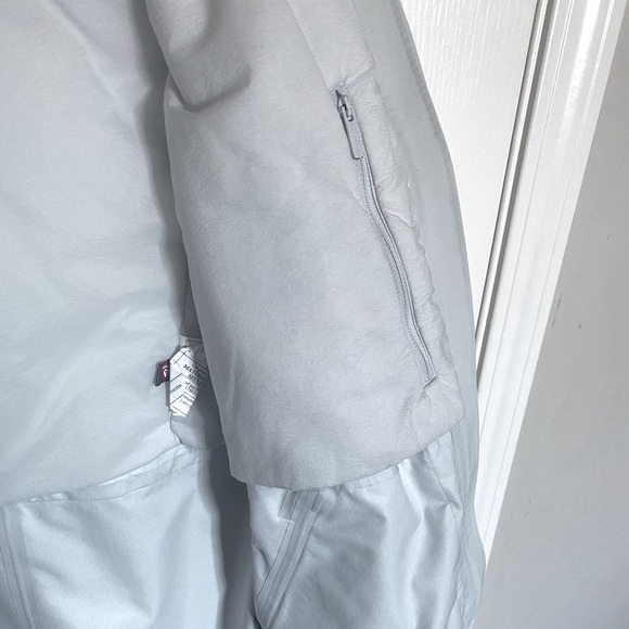 Lululemon Rain Jacket Size 2 - Picture 10 of 14